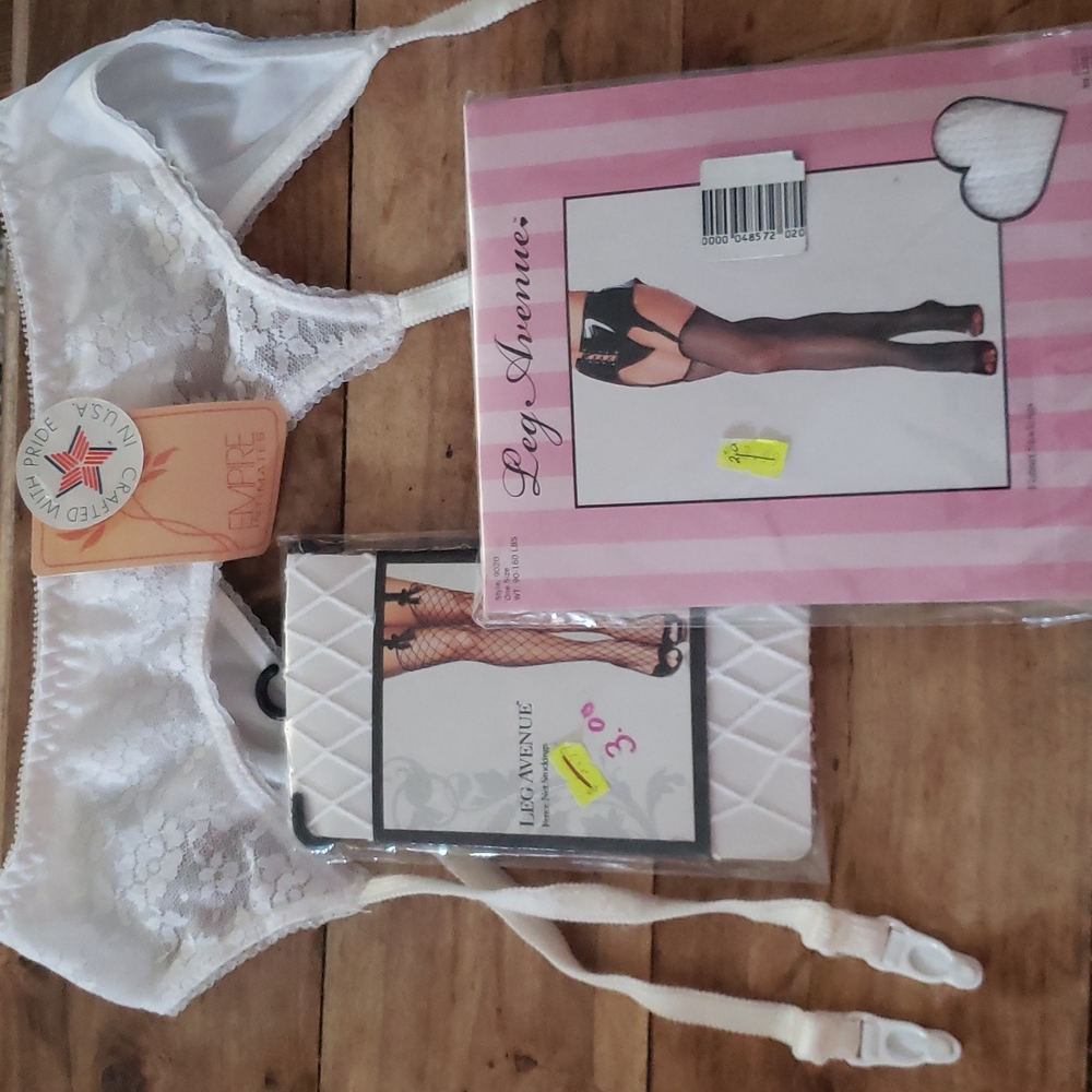 Garter belt with 2 pair fishnets